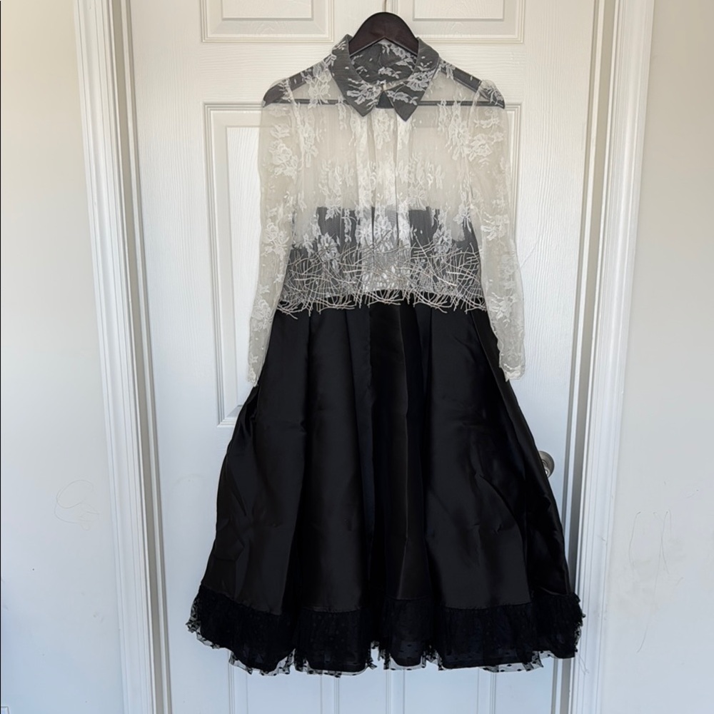 Elegant Black and White Lace Dress in good condition